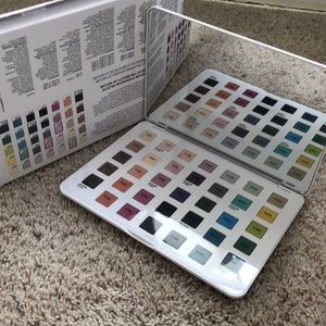 Eyeshadow Palette THIRTY FIVE shadows, beautiful pigment for color lovers❣️